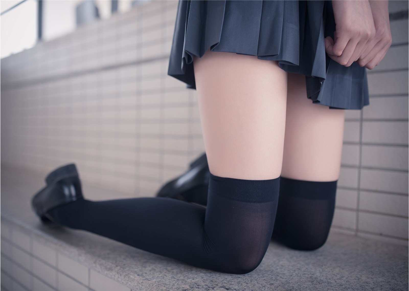 Rabbit playing with black silk knee socks(22)